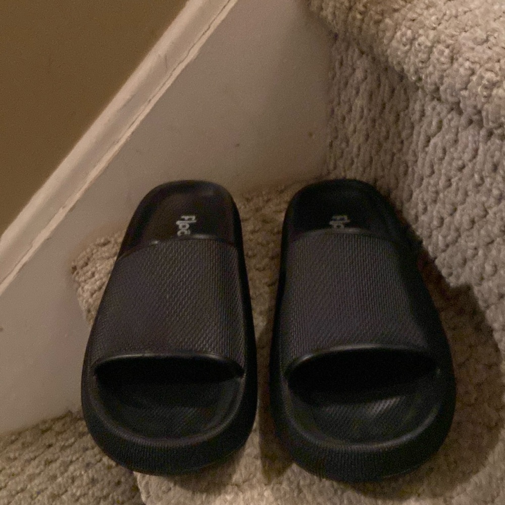 Floopi Mickey Cloud Slides Size 9 - Picture 2 of 4
